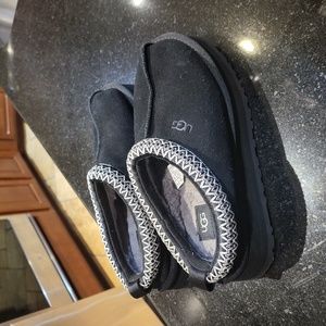 Ugg  Tasman slippers
